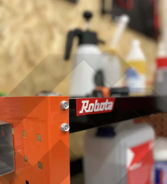 Robota työkaluvaunu TG1 työkaluseinällä