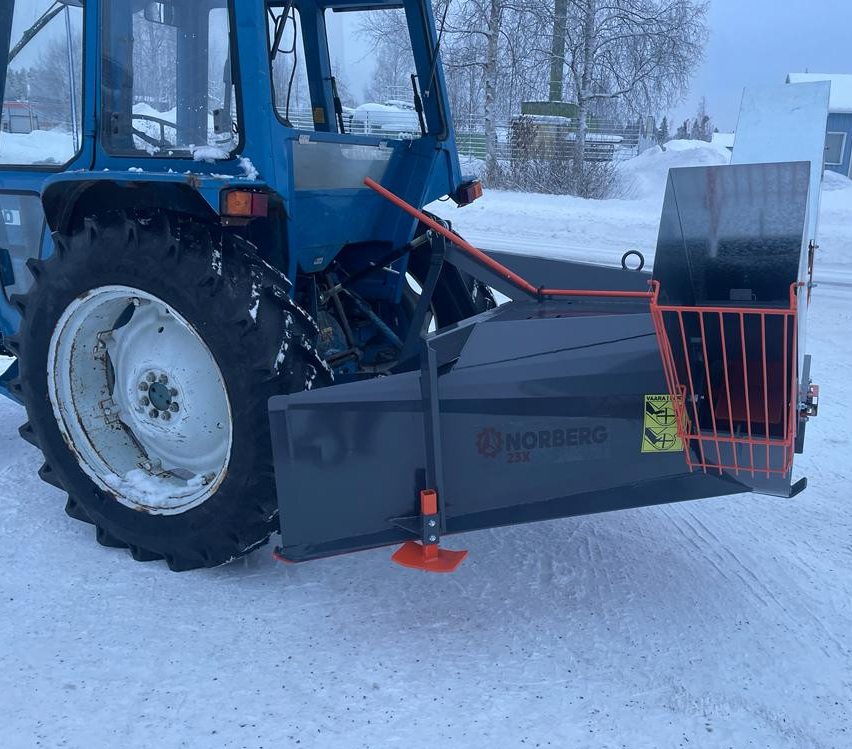 Norberg X23 traktorin lumilinko lapasyötöllä