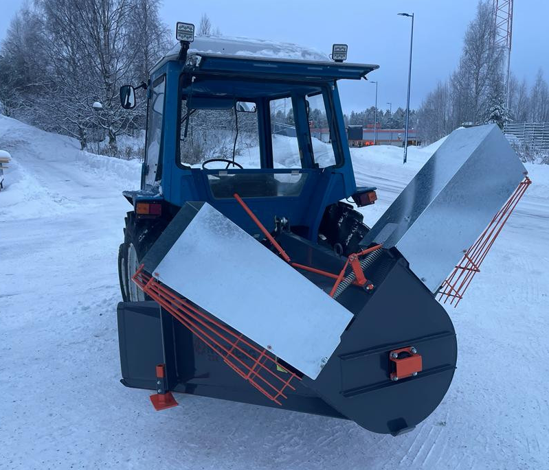 Norberg X23 traktorin lumilinko lapasyötöllä