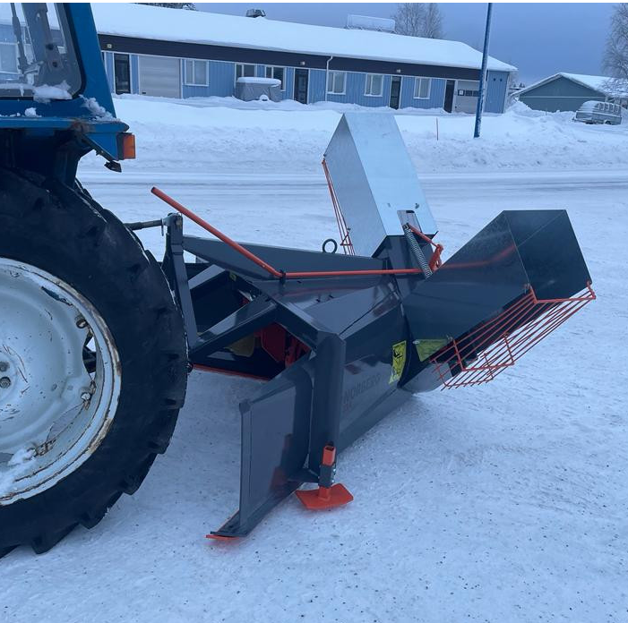 Norberg X23 traktorin lumilinko lapasyötöllä