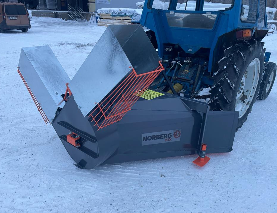 Norberg X23 traktorin lumilinko lapasyötöllä