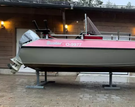 Robota Venepukki, taakse