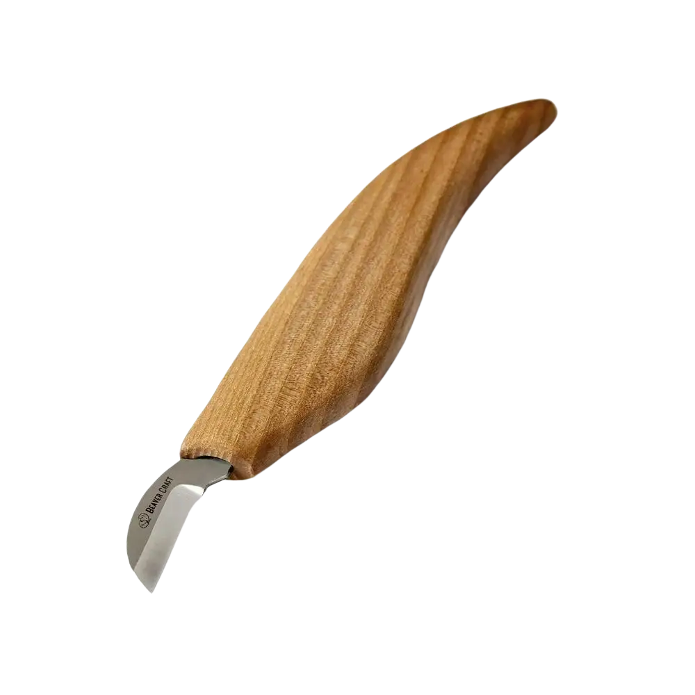 Beavercraft pieni loviveitsi valmiiksi teroitettu hopeanvärisellä terällä ja kaarevalla puukahvalla yksityiskohtaiseen puunveistoon