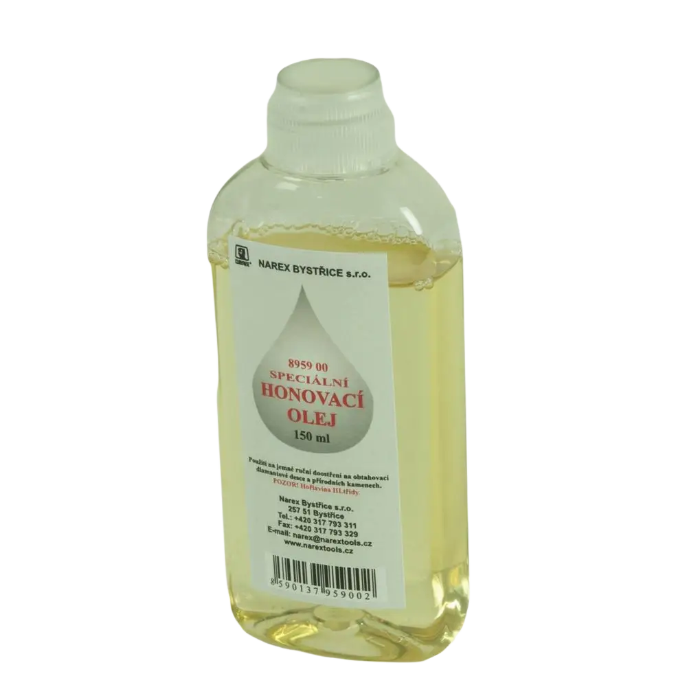 A clear plastic bottle of narex hiontaöljy 150 ml with yellowish speciální honovací olej to parantaa hiontajälkeä