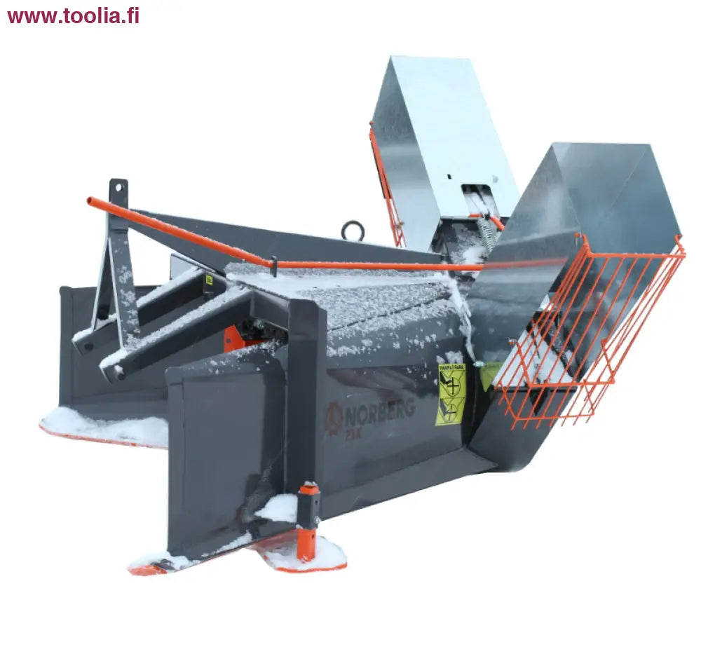 Norberg X23 traktorin lumilinko lapasyötöllä