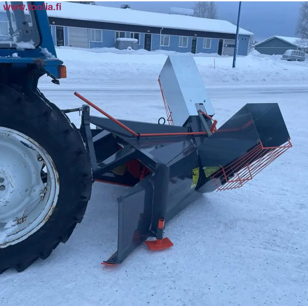 Norberg X23 traktorin lumilinko lapasyötöllä