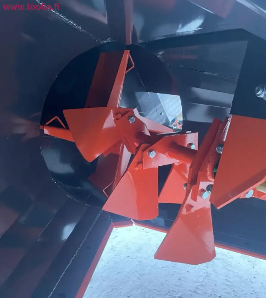 Norberg X23 traktorin lumilinko lapasyötöllä