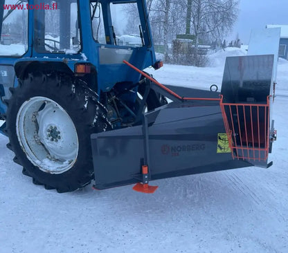 Norberg X23 traktorin lumilinko lapasyötöllä