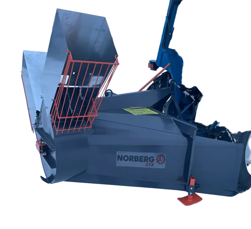Norberg x23 traktorin lumilinko oranssilla turvakopilla ja metallisella lapaterällä lumitöihin