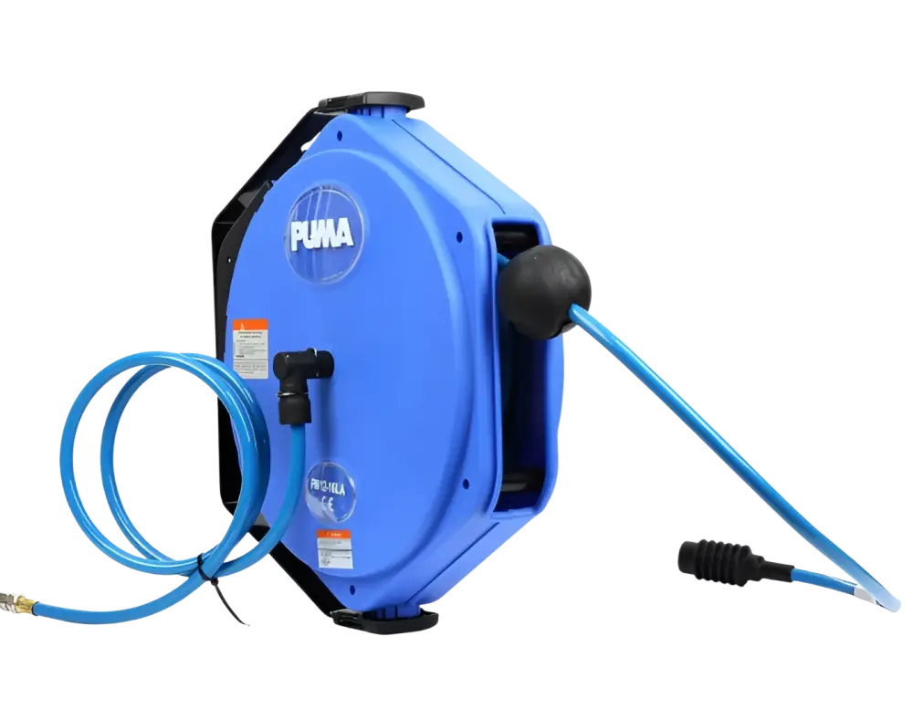 Sininen puma paineilmaletkukela pvc materiaalista automaattisesti lukkiutuvalla toiminnolla ja mustilla yksityiskohdilla