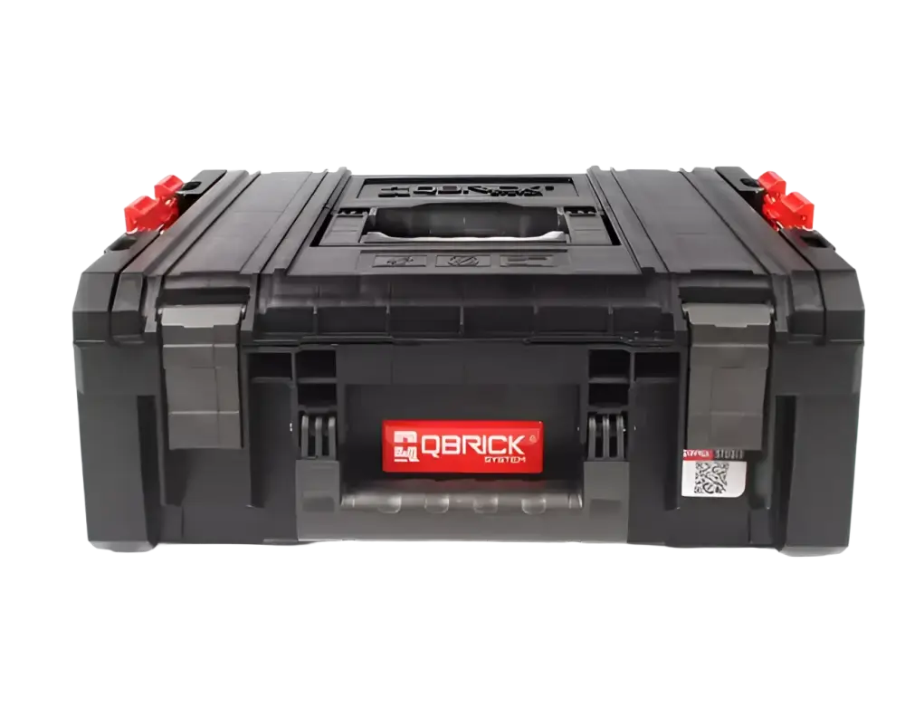 Mustan qbrick system pro pakki pienen pinottava työkalupakki punaisilla lukkoilla ja brändätyllä logolla