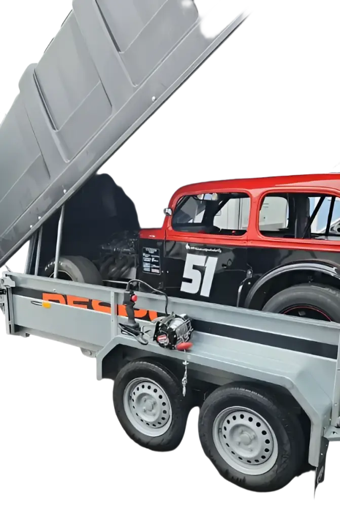 Punainen ja musta vintage kilpa-auto numerolla 51 harmaalla metallikärryssä robota 18v akkuvinssi 200kg nostoon
