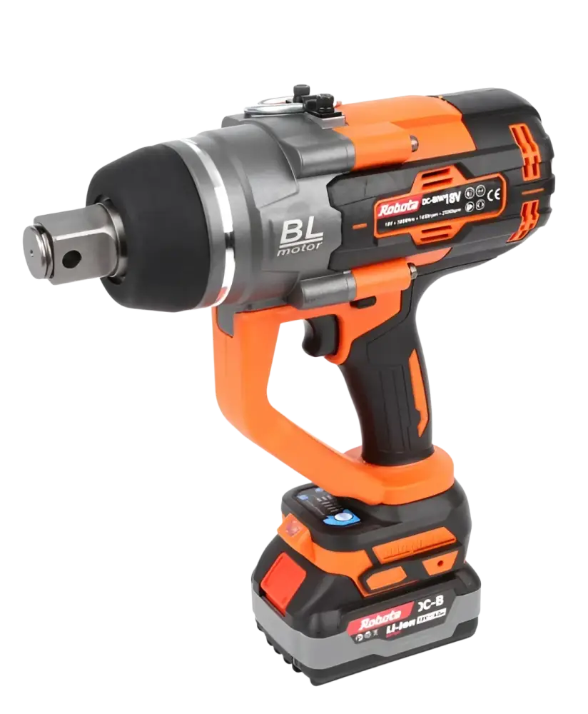 Robota dc-biw18v oranssi musta iskevä akkumutterinväännin hopealla terällä ja robota logolla runkosssa