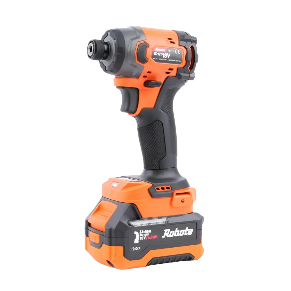 Orange ja musta robota 18v iskevä akkuruuvinväännin runko teksturoidulla kahvalla ja tehokas 18v iskevä