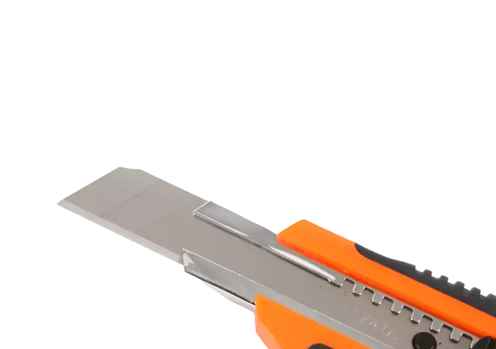 Robota jk18 18mm katkoteräveitsi oranssikahvainen metallisella terällä ja mustalla teksturoidulla otteella