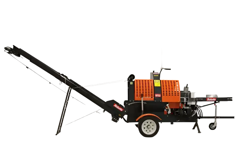 Oranssi ja musta robota klapikone rb7-t halkaisuterällä ja pitkällä syöttökourulla puun halkaisuun
