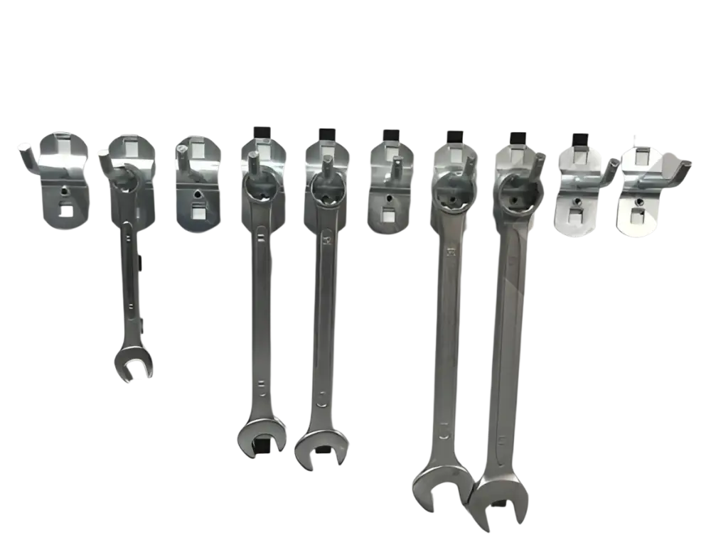 Setissä hopeanvärisiä metallisia säädettäviä jakoavaimia robota reikälevypiikki sh10 100mm 10kpl pegboardilla