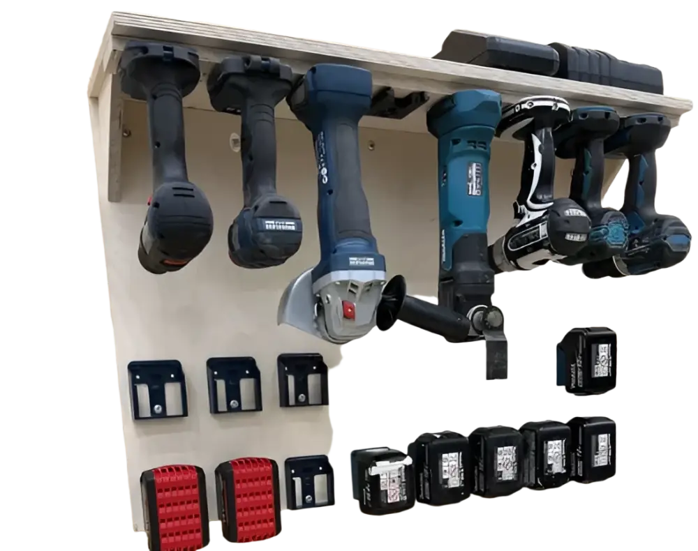 Sininen ja musta makita 18v pro työkaluille kiinnitettynä puiseen stealthmounts koneenpidikkeeseen bosch rungolle 4kpl