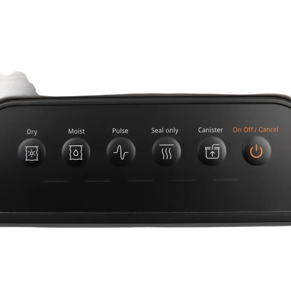 Mustassa w+s 3500 akkukäyttöisessä vakuumikoneessa kuusi pyöreää painiketta ruostumattomalla pinnalla laitteen lataaminen onnistuu yhdellä latauksella