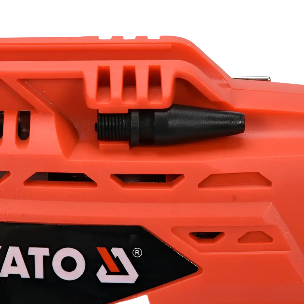 Oranssi yato 18v akkukompressori 18v li-ion mustalla suuttimella ja brändilogolla akku ja laturi sarjassa