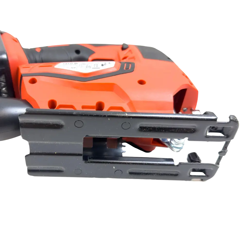 Orange ja musta yato akkupistosaha 18v irrotettavalla metallisella teränpidikkeellä muovin sahaamiseen